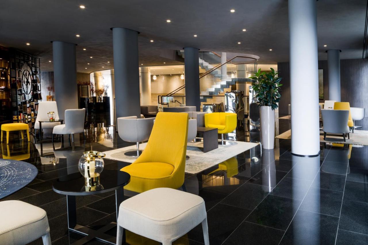 Maritim Hotel Plaza Tirana Eksteriør billede The lobby of the hotel