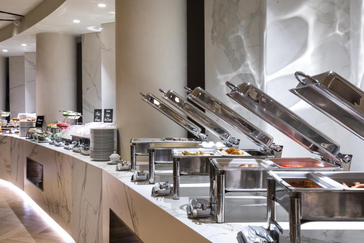 Maritim Hotel Plaza Tirana Eksteriør billede A buffet at a hotel