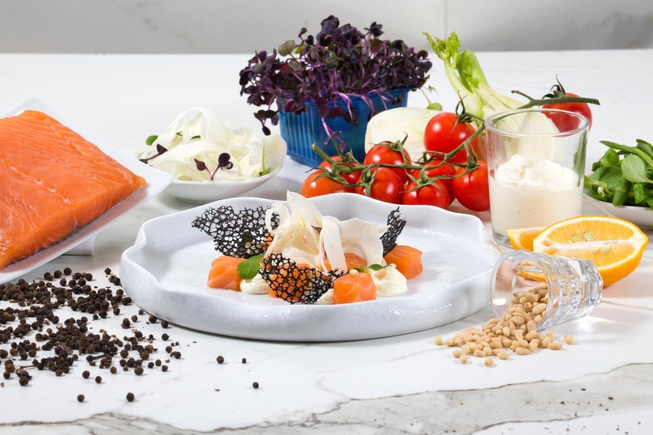 Maritim Hotel Plaza Tirana Eksteriør billede A salad prepared with the use of molecular gastronomy techniques