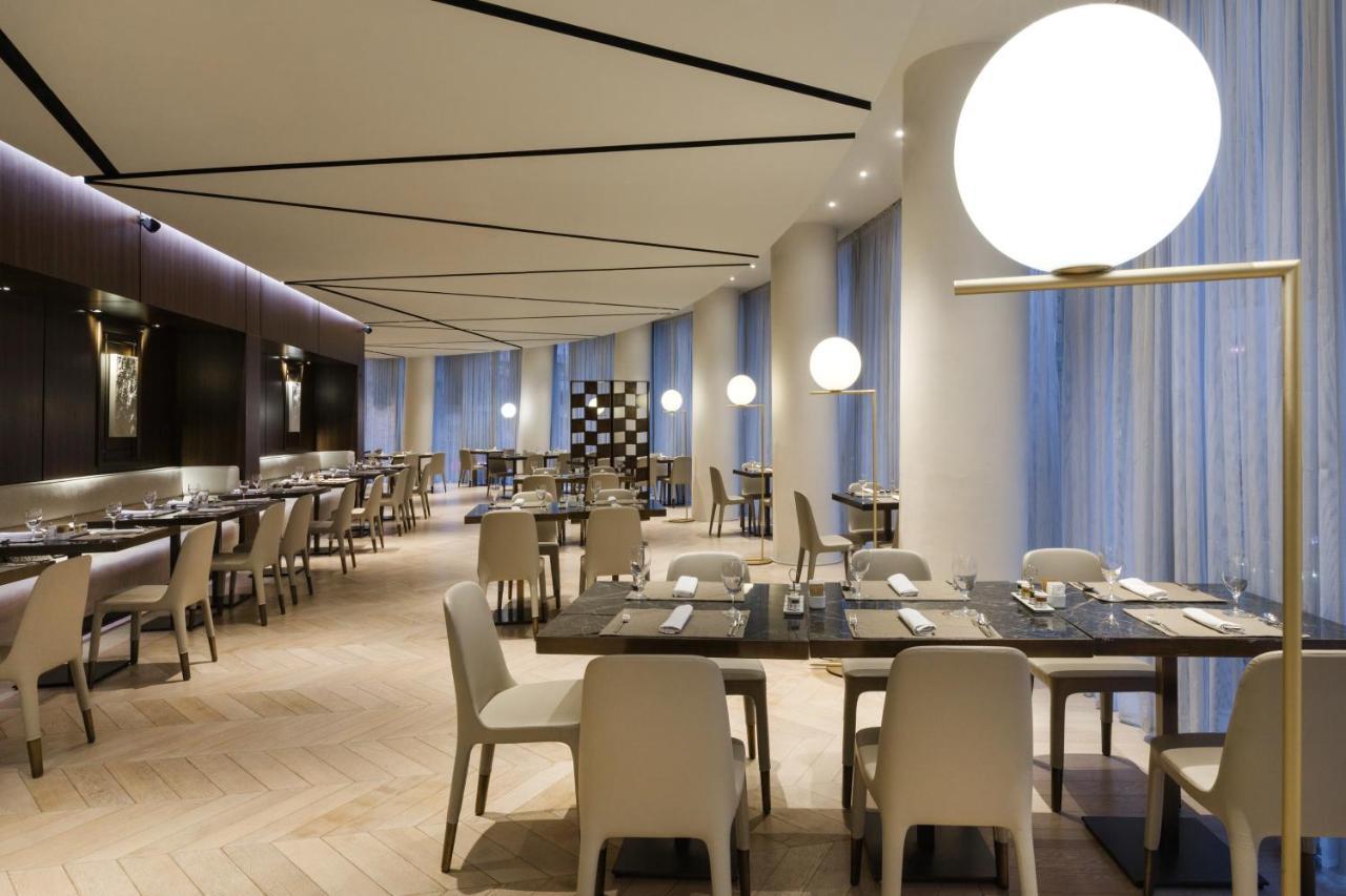Maritim Hotel Plaza Tirana Eksteriør billede Restaurant