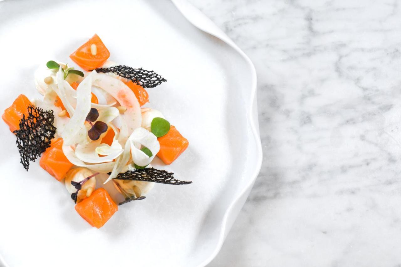 Maritim Hotel Plaza Tirana Eksteriør billede A salad prepared with the edible flowers of the Japanese anemone