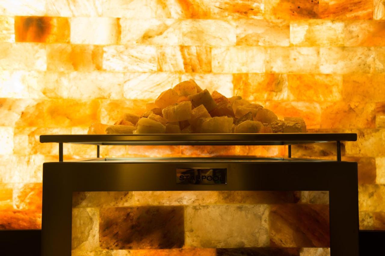 Maritim Hotel Plaza Tirana Eksteriør billede Salt sauna