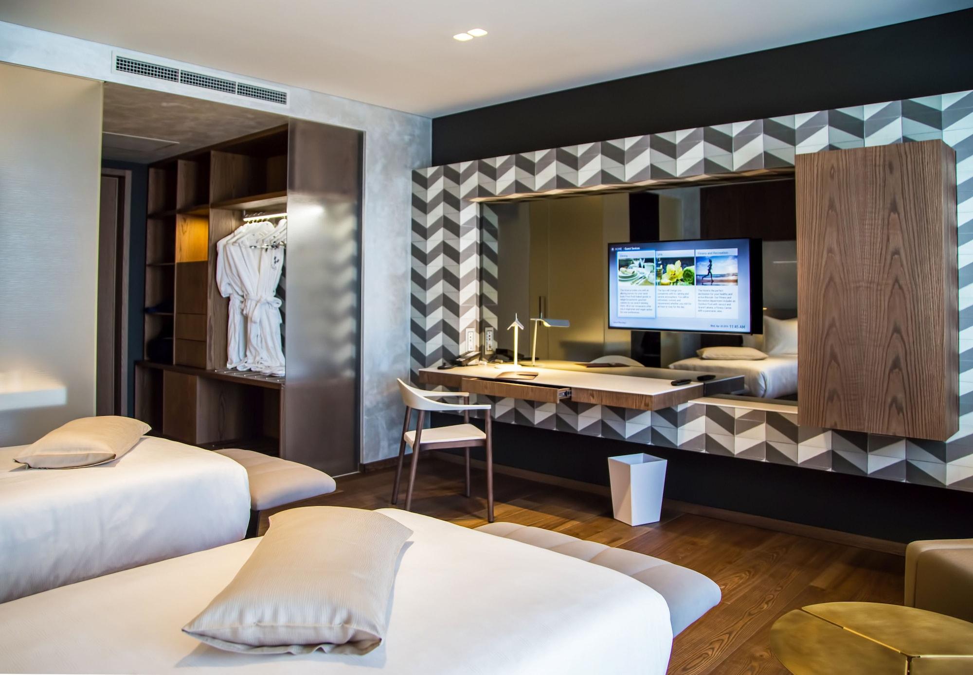 Maritim Hotel Plaza Tirana Eksteriør billede A room at the hotel