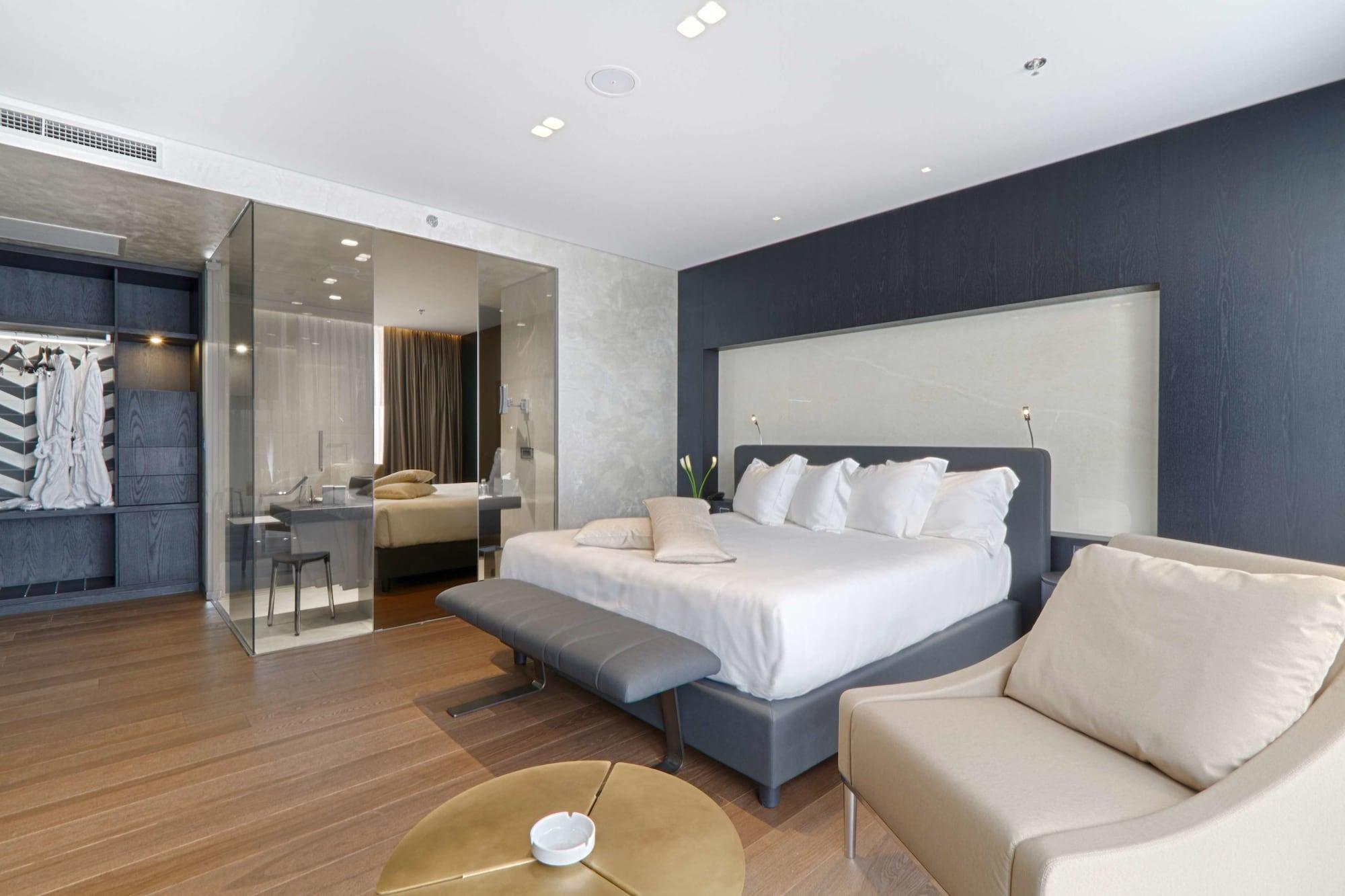 Maritim Hotel Plaza Tirana Eksteriør billede Suite
