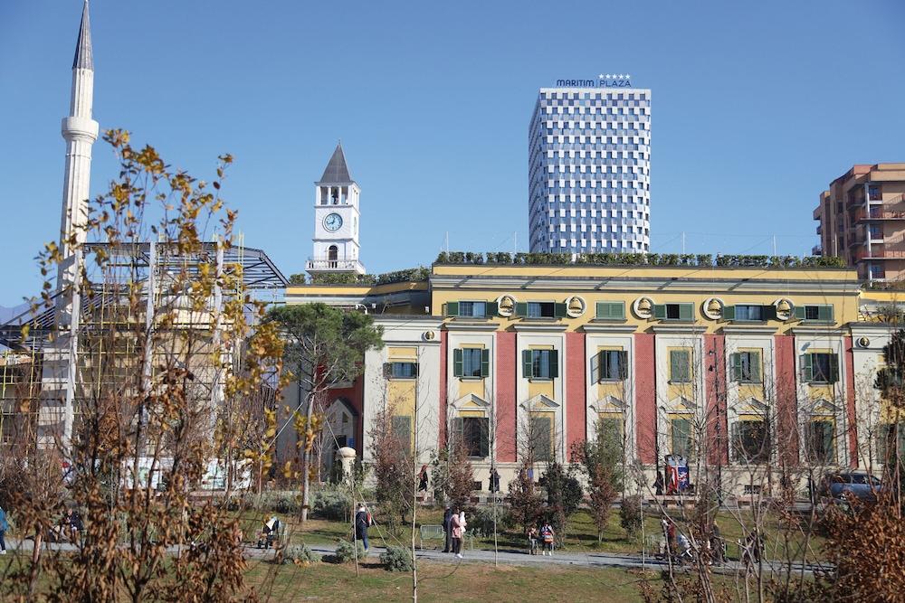 Maritim Hotel Plaza Tirana Eksteriør billede The new campus of the University of Novi Sad