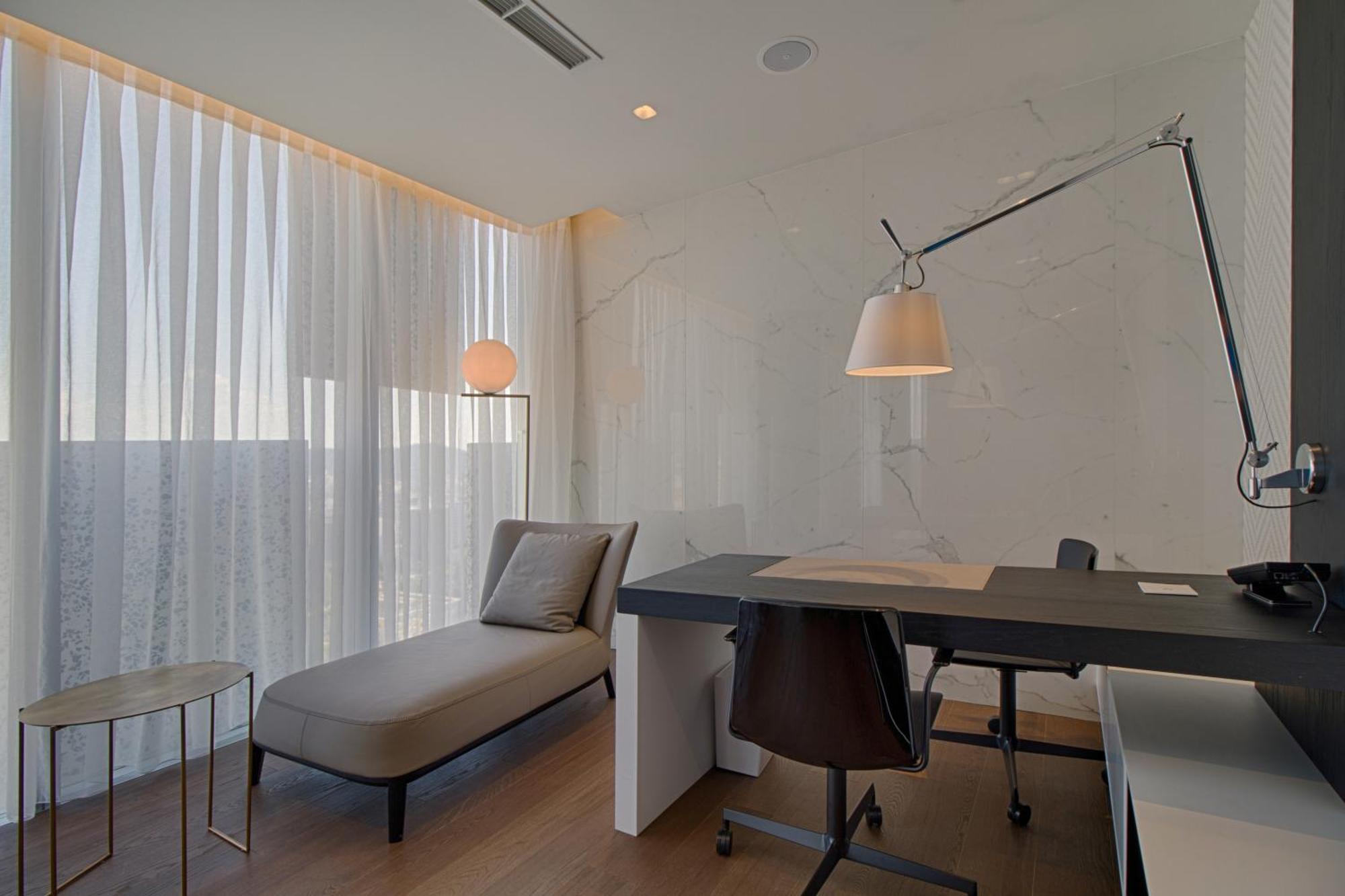 Maritim Hotel Plaza Tirana Eksteriør billede Office