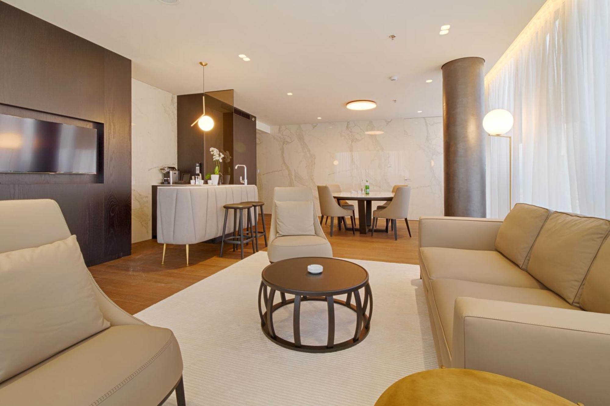 Maritim Hotel Plaza Tirana Eksteriør billede A living room in a serviced apartment in Frankfurt, Germany
