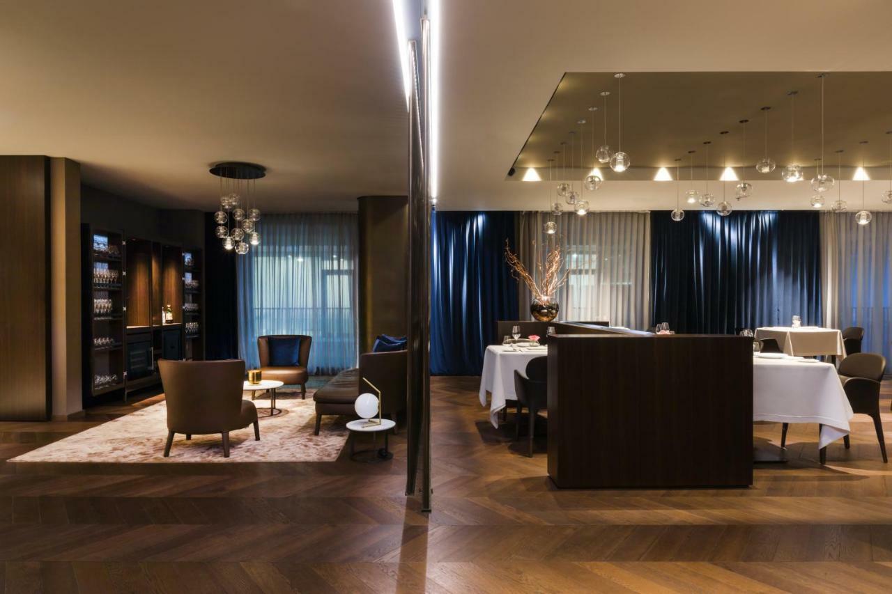 Maritim Hotel Plaza Tirana Eksteriør billede Restaurant Tantris