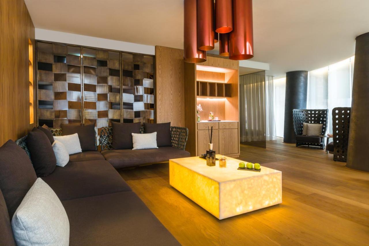 Maritim Hotel Plaza Tirana Eksteriør billede The interior of a suite at the Mandarin Oriental, Munich
