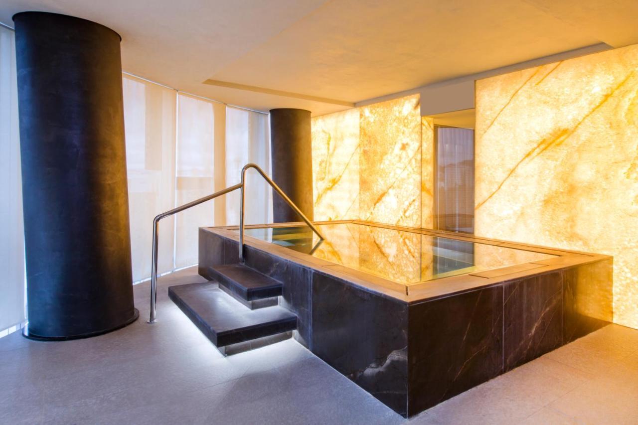 Maritim Hotel Plaza Tirana Eksteriør billede The spa at The Dorchester